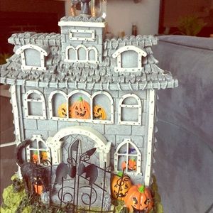 Halloween table decoration house